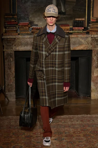 Look 19